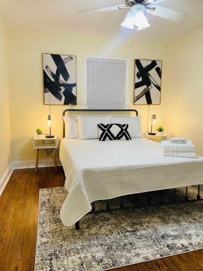 Newly Renovated Charming Home With Parking フォートワシントン エクステリア 写真